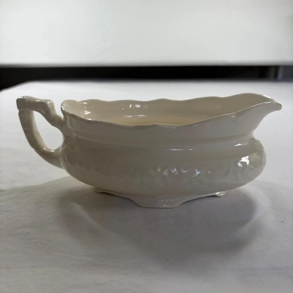 1960's Wedgwood Etruria Barlaston Wellesley Creamer, Sugar Bowl & Gravy Boat Set